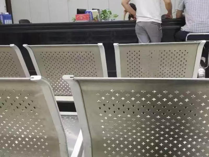 崇明刑事律師來(lái)講講清潔工掃地時(shí)將辦公室的財(cái)物拿走怎么辦