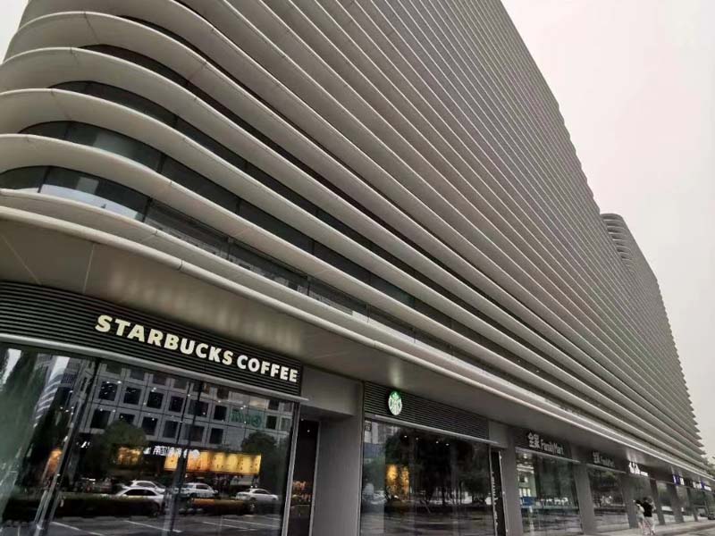 門衛(wèi)在值班時將倉庫的飲料拿走如何認(rèn)定？崇明刑事律師告訴您