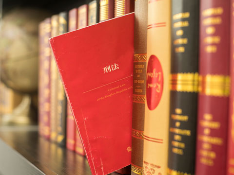 找刑事案件法律咨詢律師沒有執業資格就是非法