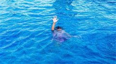 男子假裝自殺后女友為救人而溺水身亡,男子獲